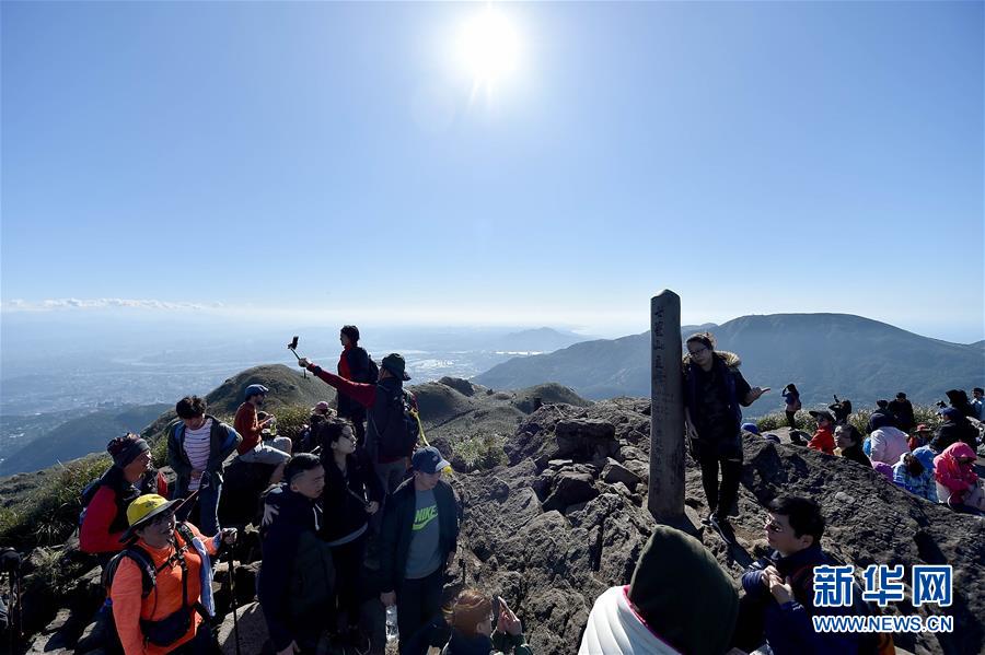 望無大礙！趙繼偉隨隊出發青島客場 走起路來一瘸一拐